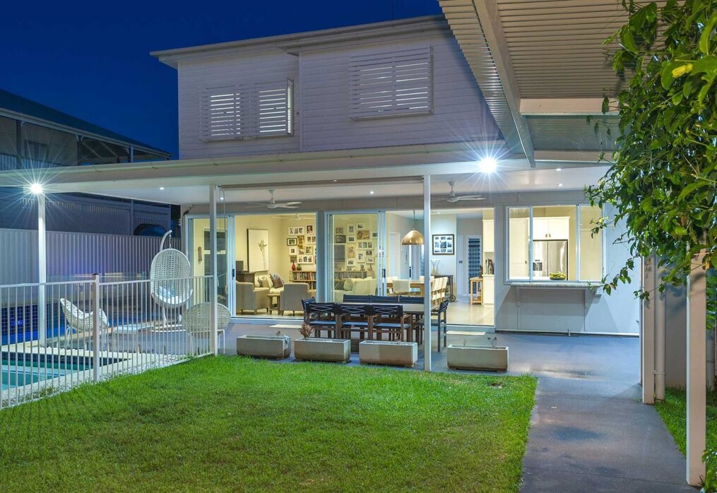 How to Design a Backyard with Natural Lawn Grass